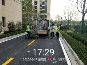 万科公园达到飞扬道路划线项目完工